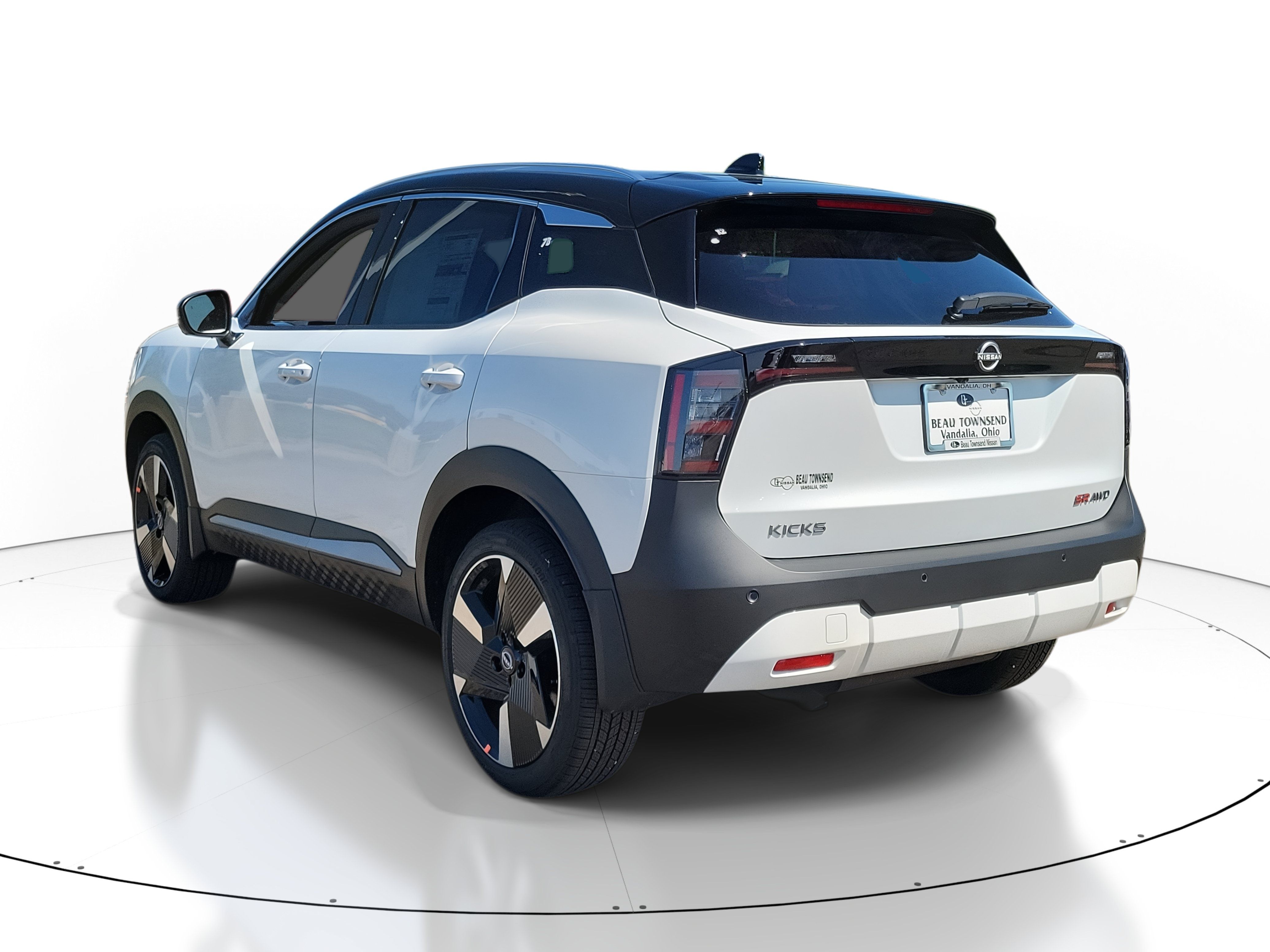 Used 2025 Nissan Kicks SR AWD/4WD image 3