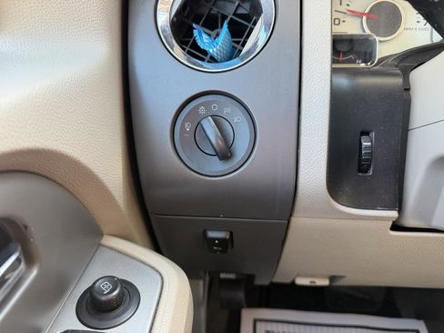 Used 2013 Ford Expedition XLT image 31