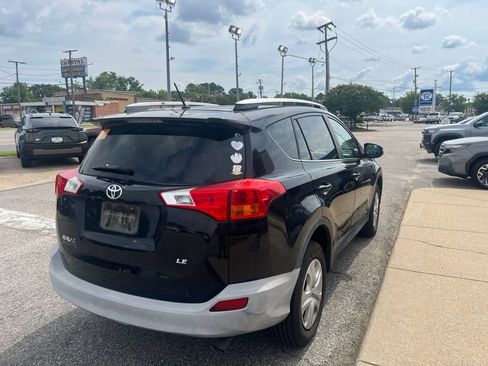 Used 2015 Toyota RAV4 LE FWD image 4