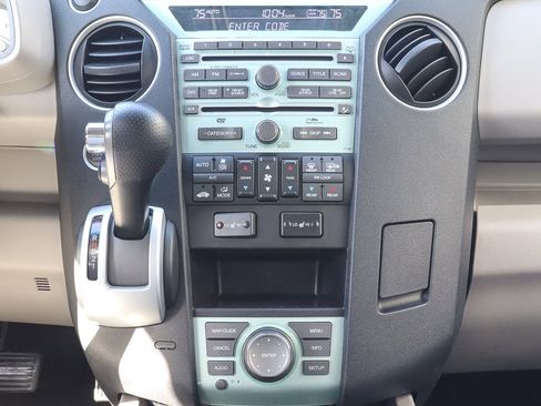 Used 2010 Honda Pilot Touring image 26