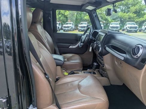 Used 2017 Jeep Wrangler Unlimited Sahara w/ Dual Top Group AWD/4WD image 34