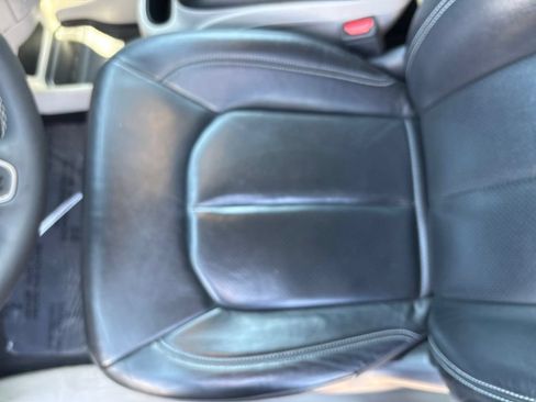 Used 2022 Chrysler Pacifica Touring-L FWD image 15
