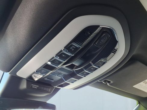 Used 2024 Porsche Macan AWD/4WD image 19