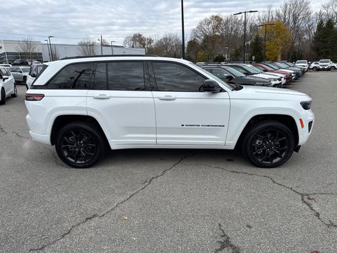 Used 2023 Jeep Grand Cherokee 30th Anniversary image 7