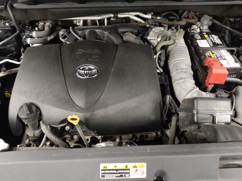 Used 2021 Toyota Highlander XLE FWD image 30