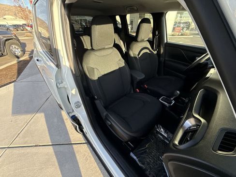 Used 2023 Jeep Renegade Latitude w/ Premium Group image 14