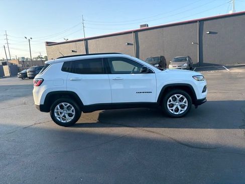 Used 2024 Jeep Compass Latitude AWD/4WD image 5