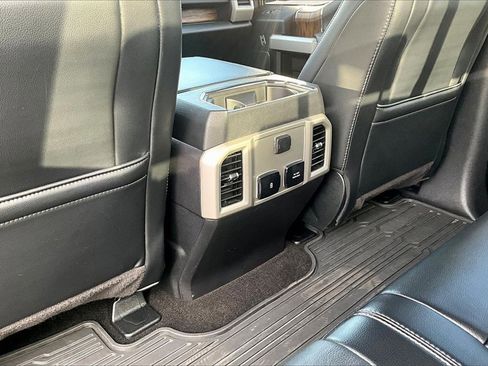 Used 2019 Ford F150 Lariat w/ Trailer Tow Package image 11