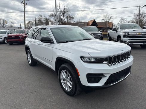 Used 2025 Jeep Grand Cherokee Laredo X image 7