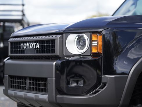 Used 2024 Toyota Land Cruiser image 40