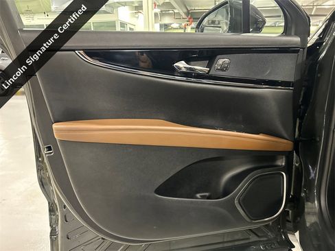 Certified 2023 Lincoln Nautilus Reserve image 9