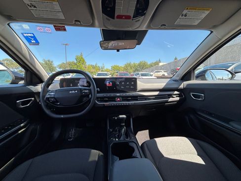 Used 2025 Kia K4 LXS image 32