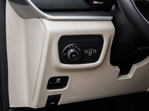 Used 2022 Jeep Grand Cherokee L Limited AWD/4WD image 39