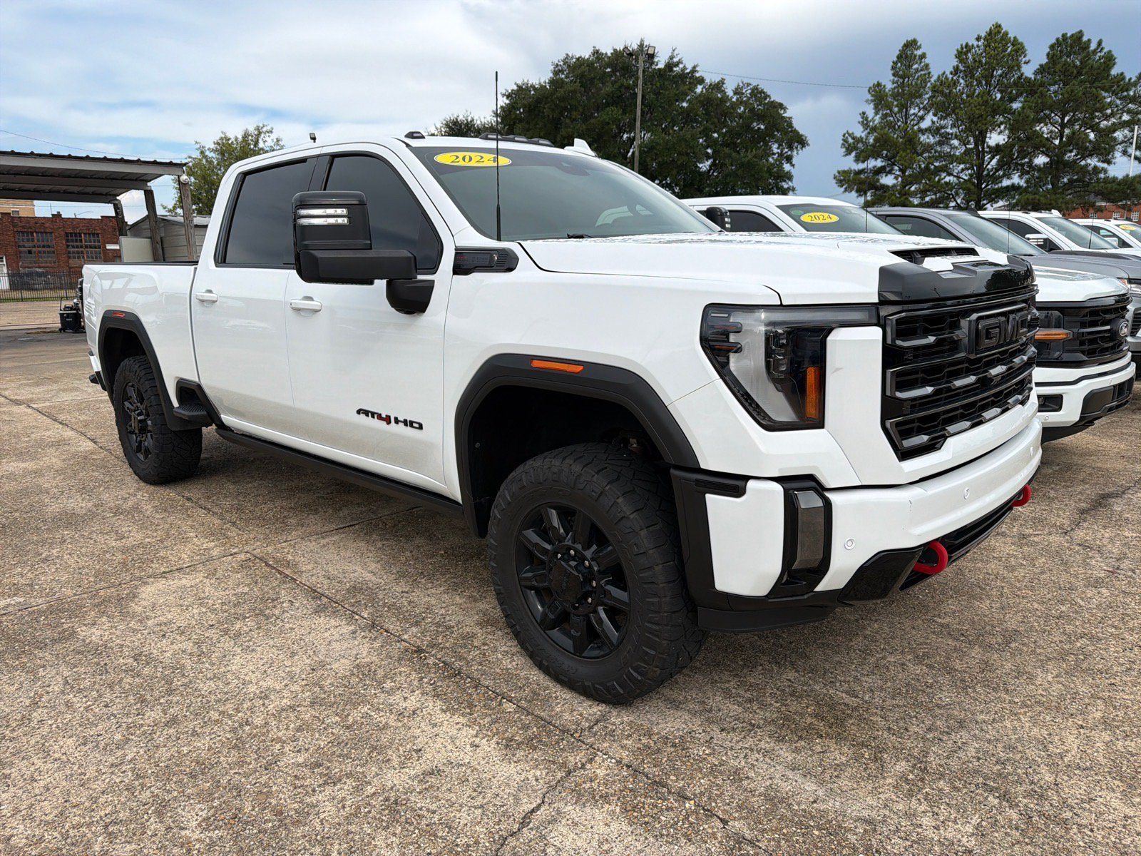 Used 2024 GMC Sierra 2500 AT4 w/ AT4 Premium Plus Package AWD/4WD image 2
