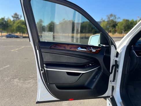 Used 2017 Mercedes-Benz GLS 550 4MATIC image 10