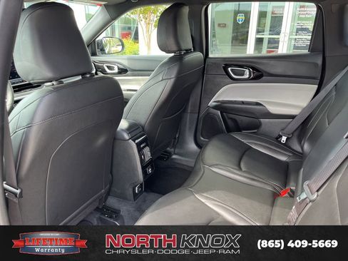 Used 2025 Jeep Compass Limited AWD/4WD image 16