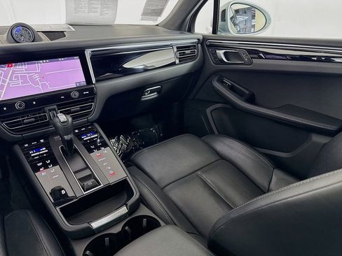 Used 2024 Porsche Macan image 31