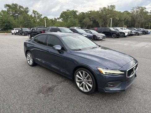 Used 2021 Volvo S60 T5 Momentum w/ Premium Package FWD image 3