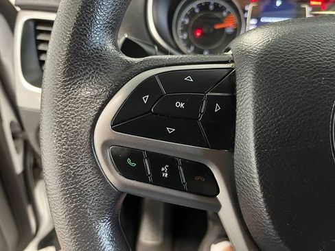 Used 2019 Jeep Cherokee Latitude w/ Popular Appearance Group FWD image 25