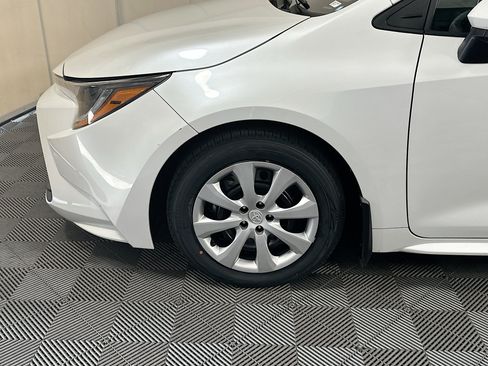 Used 2025 Toyota Corolla LE FWD image 11