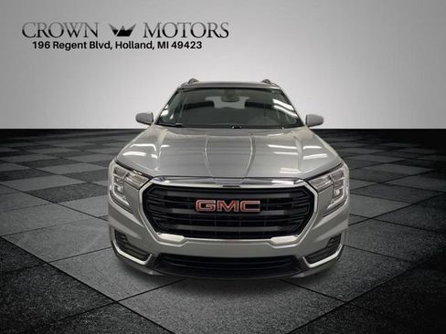 Used 2023 GMC Terrain SLE w/ Driver Convenience Package AWD/4WD image 2