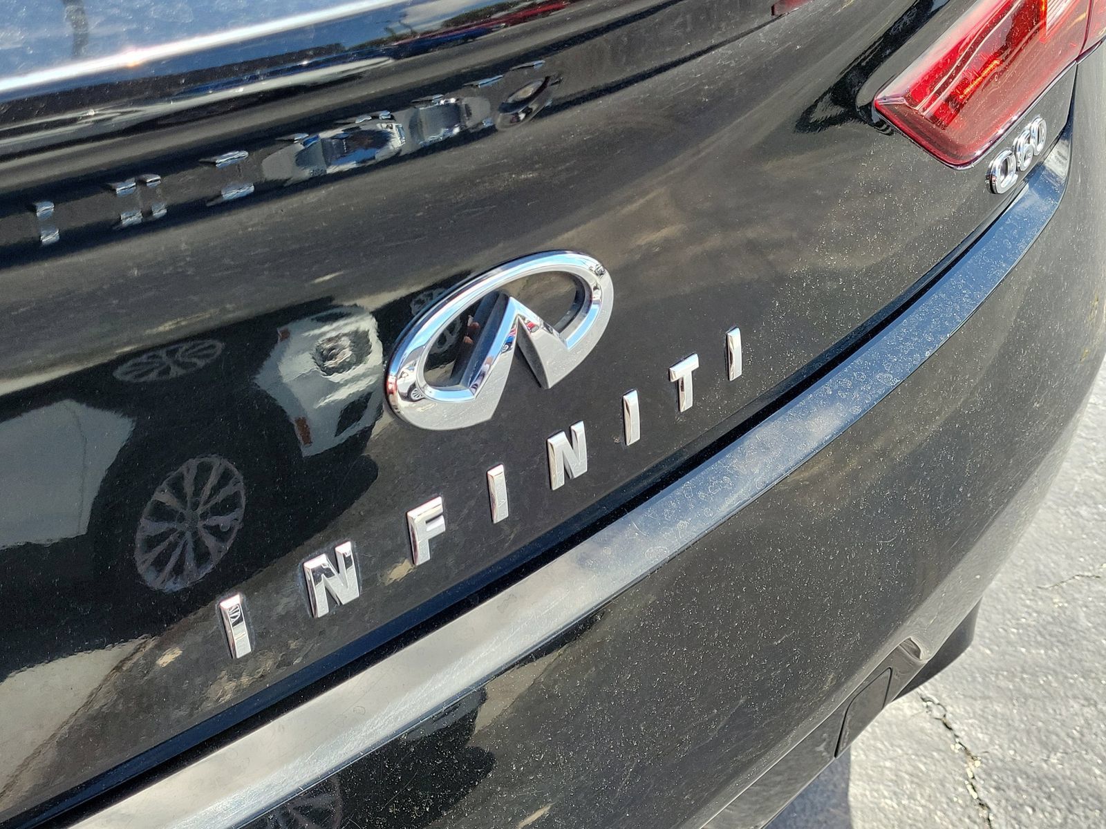 Used 2017 INFINITI Q60 2.0t w/ Moonroof Package RWD image 7