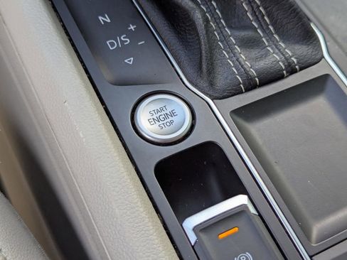 Used 2021 Volkswagen Atlas SE w/ Panoramic Sunroof Package FWD image 46
