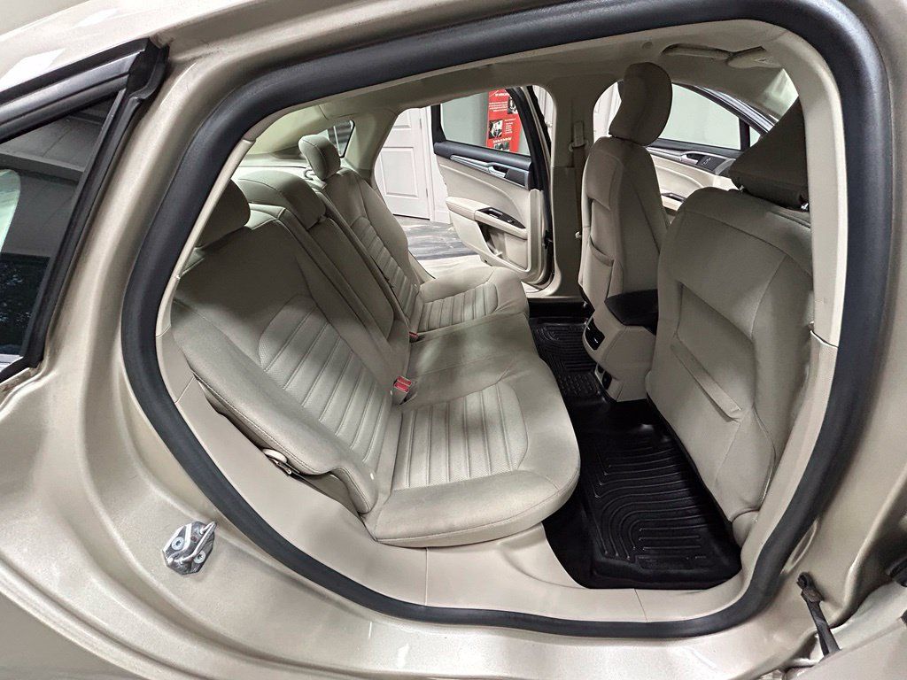 Used 2017 Ford Fusion SE FWD image 40