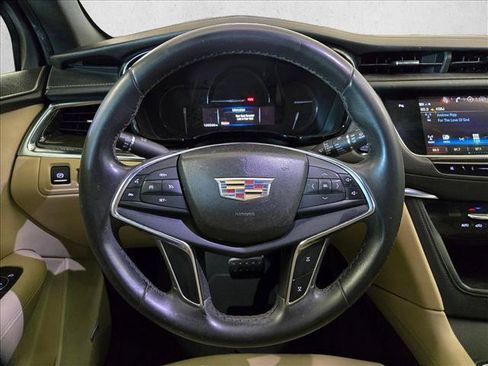 Used 2018 Cadillac XT5 FWD image 12