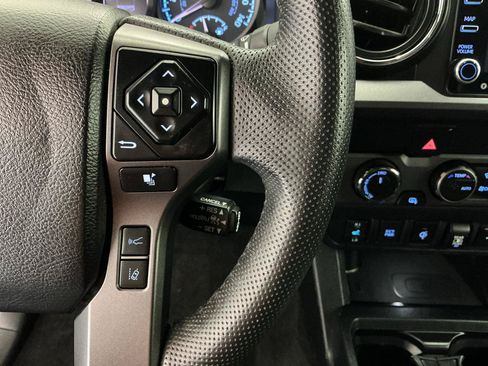 Used 2021 Toyota Tacoma TRD Off-Road AWD/4WD image 20