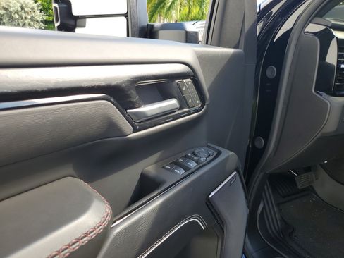 Used 2025 GMC Sierra 2500 AT4X AWD/4WD image 17