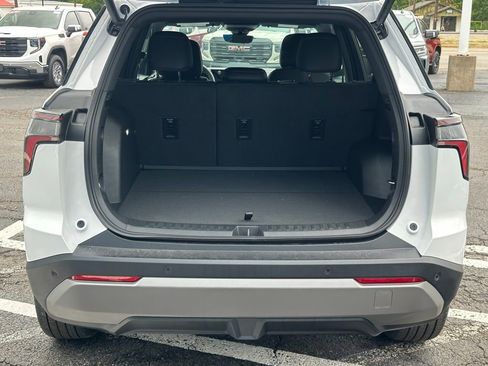 New 2026 Chevrolet Equinox LT w/ Convenience Package II FWD image 8