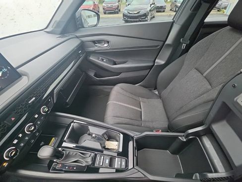 Used 2025 Honda Accord Sport image 25
