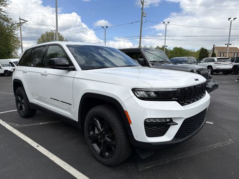Certified 2023 Jeep Grand Cherokee Limited w/ Luxury Tech Group II AWD/4WD image 1
