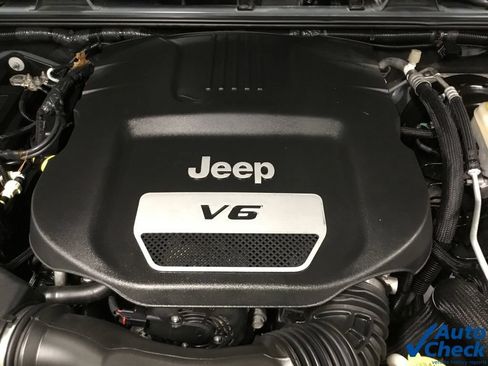 Used 2015 Jeep Wrangler Sahara w/ Connectivity Group AWD/4WD image 34