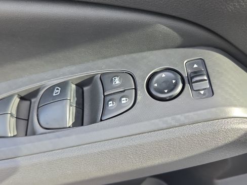 Used 2025 Nissan Altima 2.5 SV FWD image 31