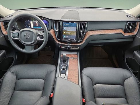 Certified 2023 Volvo XC60 B5 Plus w/ Climate Package image 19