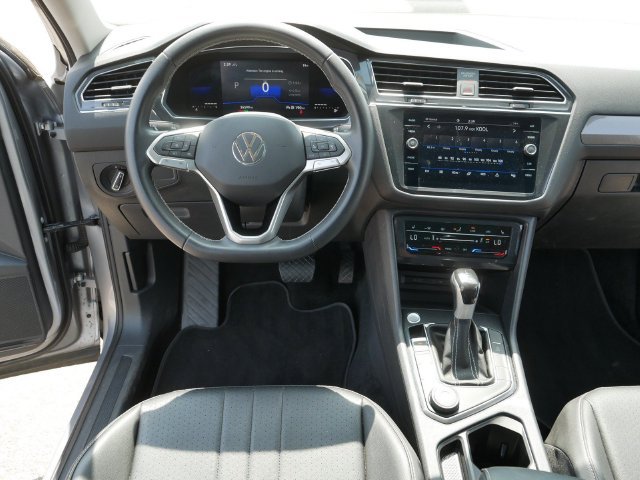 Certified 2023 Volkswagen Tiguan SE w/ Panoramic Sunroof Package AWD/4WD image 21