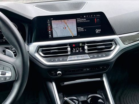 Used 2020 BMW 330i Sedan w/ Premium Package image 9