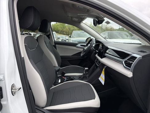 New 2026 Volkswagen Taos SE FWD image 17