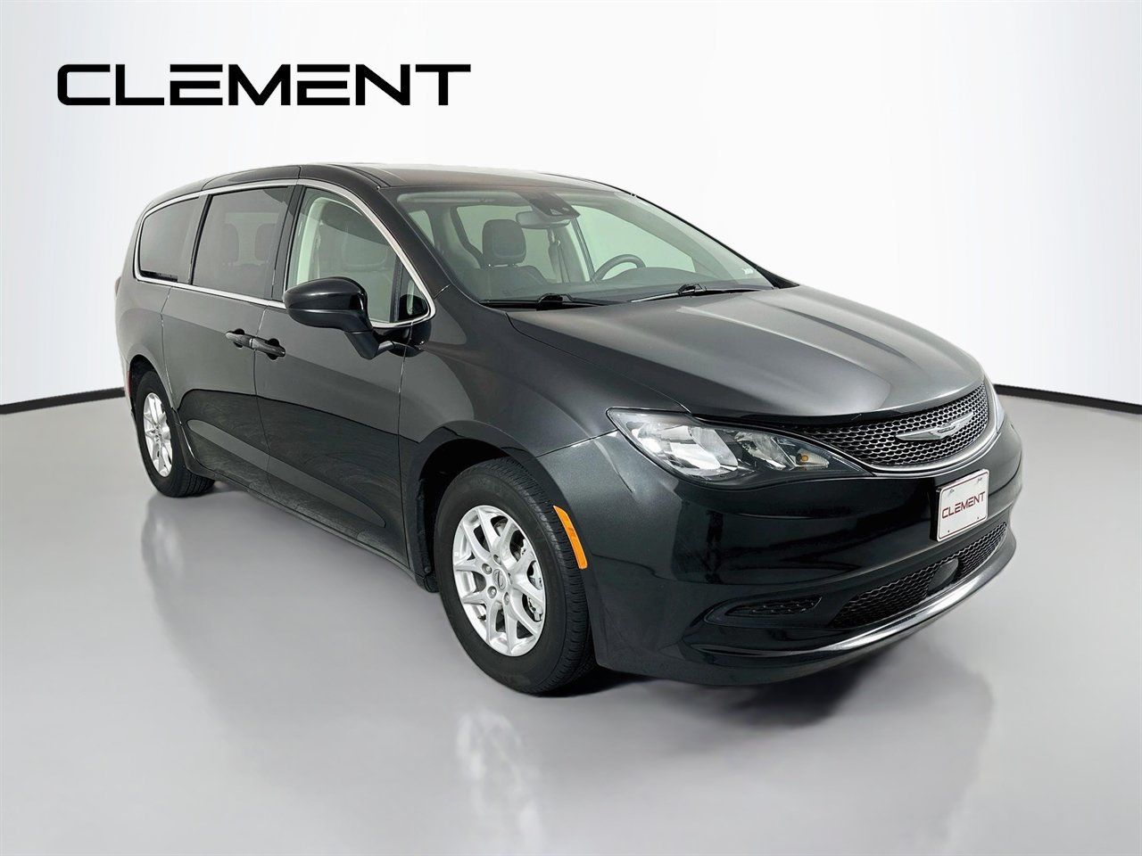 Used 2023 Chrysler Voyager LX FWD image 5