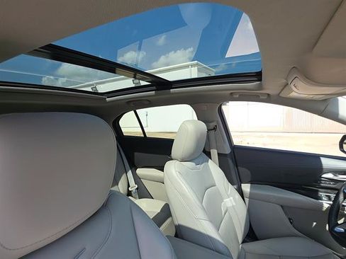 Used 2023 Cadillac XT4 Premium Luxury w/ Technology Package FWD image 11