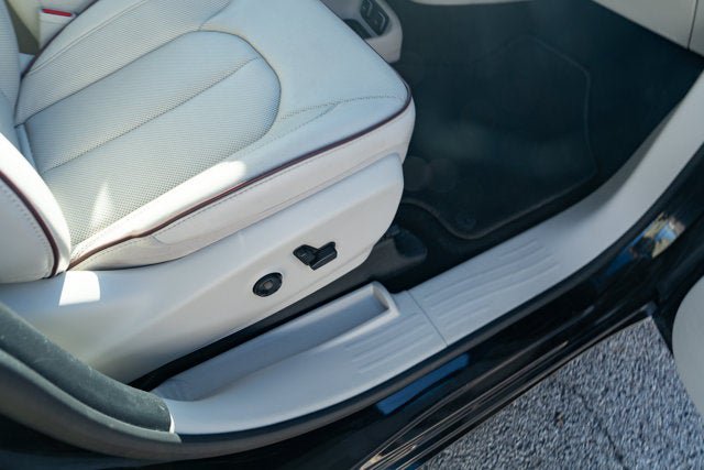 Used 2020 Chrysler Pacifica Limited FWD image 46