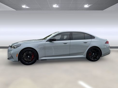 New 2027 BMW M5 w/ Executive Package AWD/4WD image 2