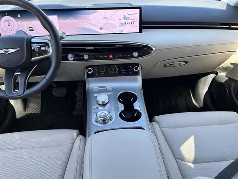 Used 2026 Genesis GV70 2.5T Select image 11