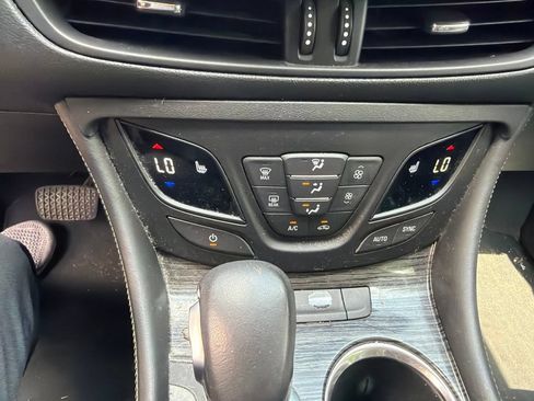 Used 2017 Buick Envision Essence AWD/4WD image 15