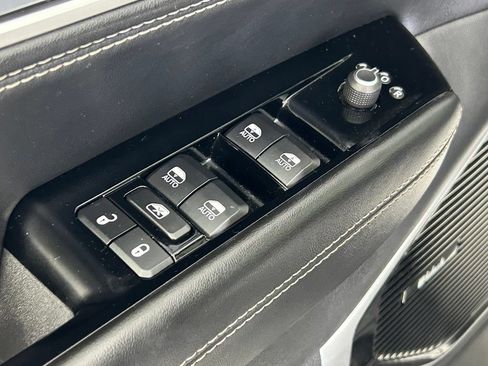 Used 2022 Jeep Wagoneer Series III w/ Premium Group I AWD/4WD image 39