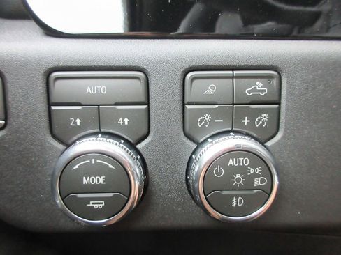 New 2026 GMC Sierra 1500 SLT w/ SLT Convenience Package AWD/4WD image 17