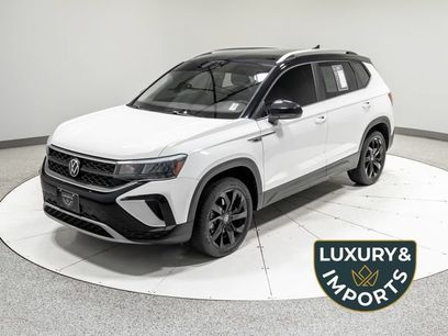 Used 2023 Volkswagen Taos SE w/ Black Wheel Package
