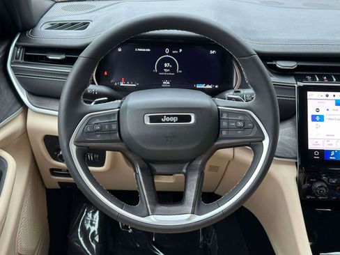 Used 2024 Jeep Grand Cherokee Limited image 12